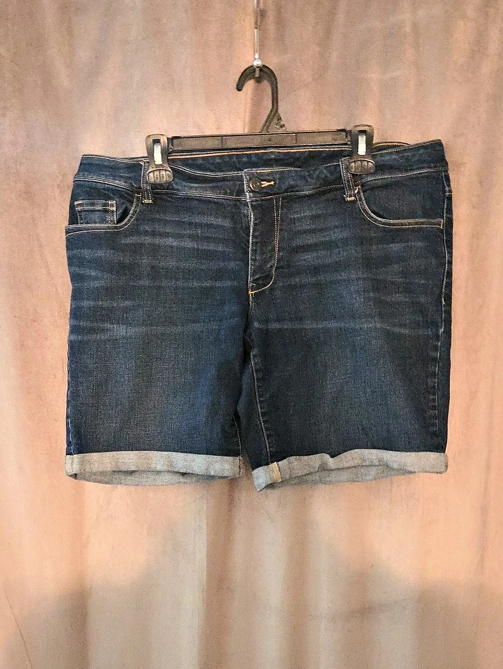 Old Navy Mid-Rise Cuffed Denim Shorts Women's Blue Denim Jean Shorts Size 18